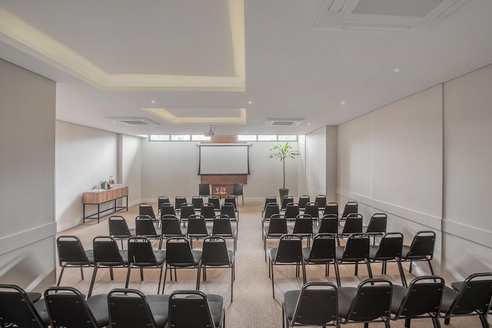 Hotel Mont Blanc Premium ฮิเบเราเปรโต ภายนอก รูปภาพ Meeting room