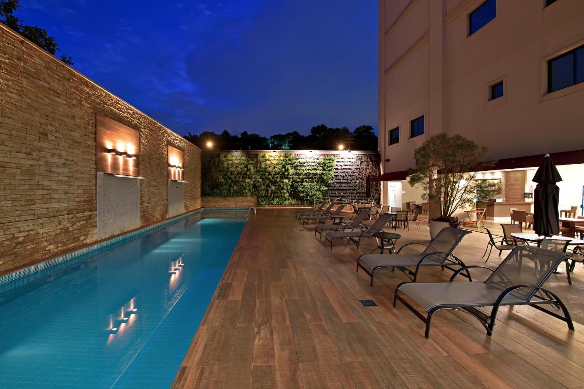 Hotel Mont Blanc Premium ฮิเบเราเปรโต ภายนอก รูปภาพ Hotel's pool