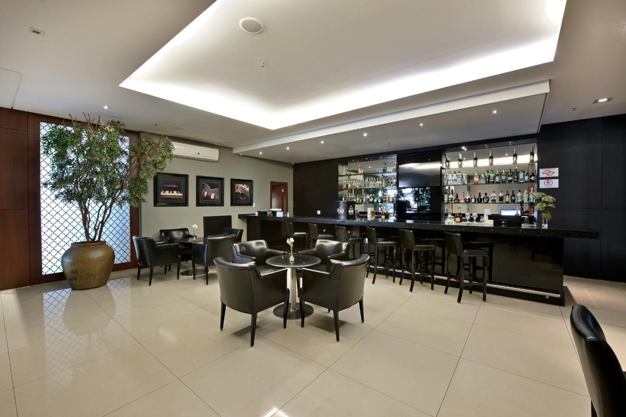 Hotel Mont Blanc Premium ฮิเบเราเปรโต ภายนอก รูปภาพ The bar at the hotel