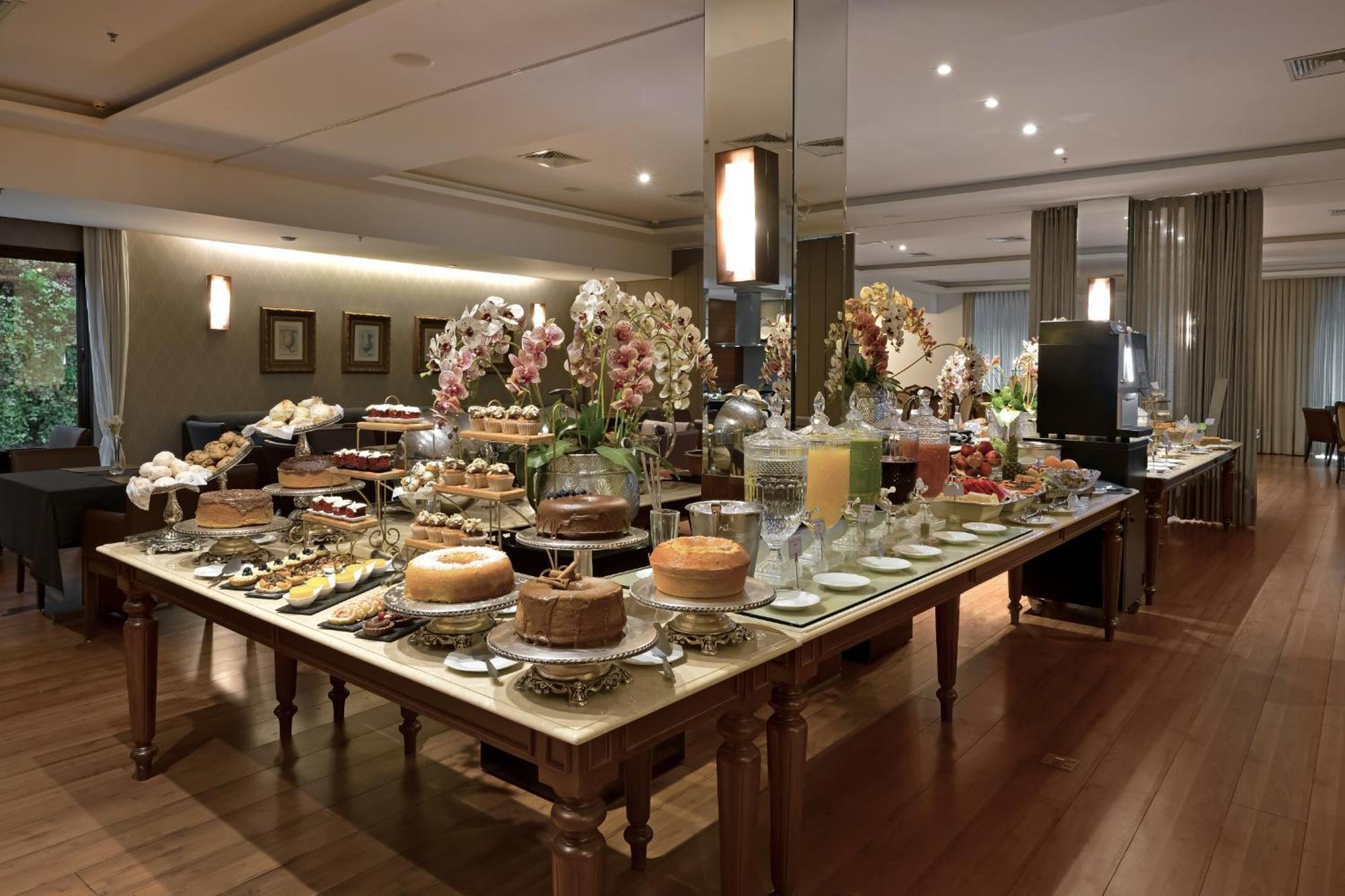 Hotel Mont Blanc Premium ฮิเบเราเปรโต ภายนอก รูปภาพ A dessert buffet