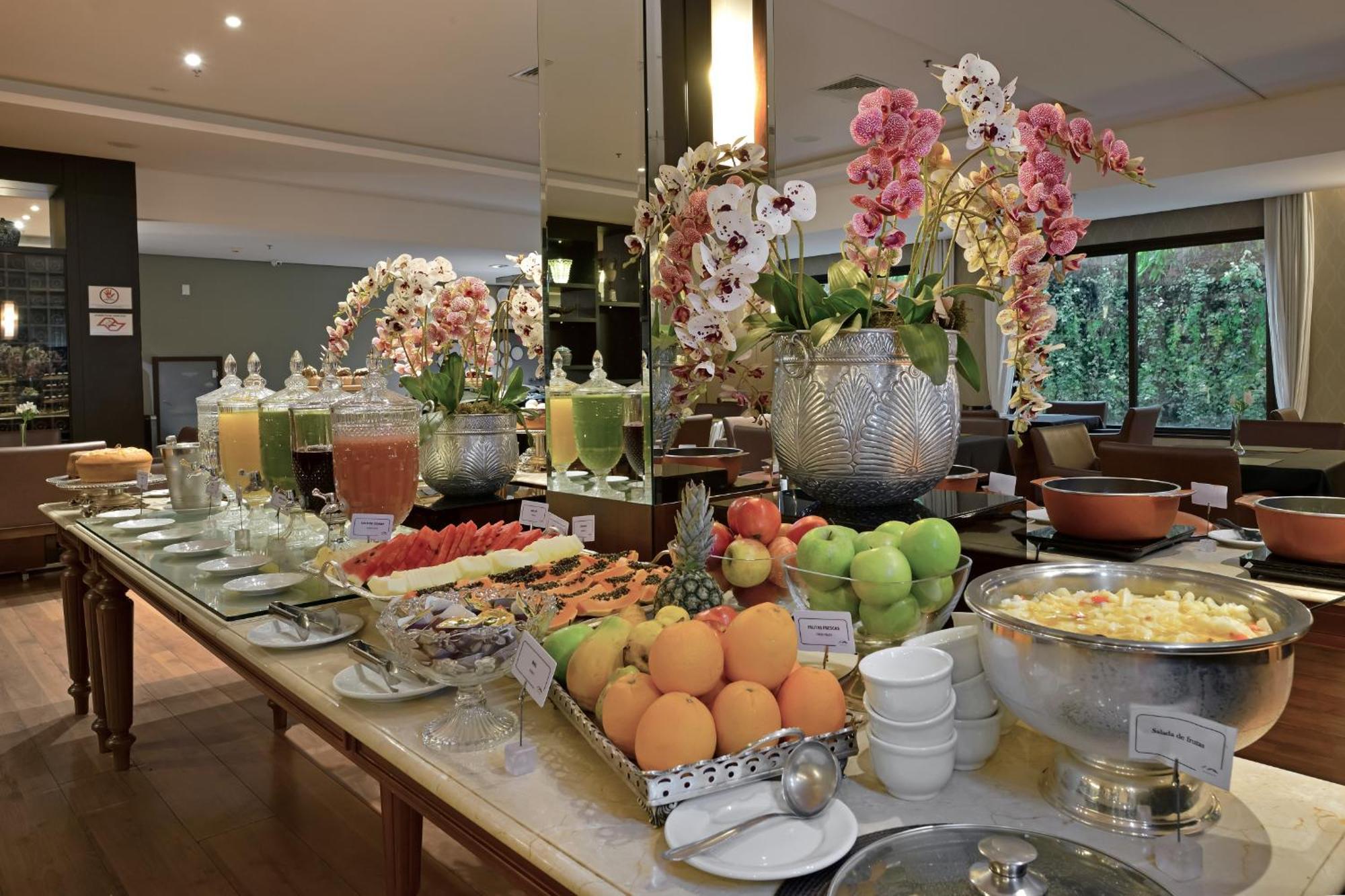 Hotel Mont Blanc Premium ฮิเบเราเปรโต ภายนอก รูปภาพ A fruit buffet