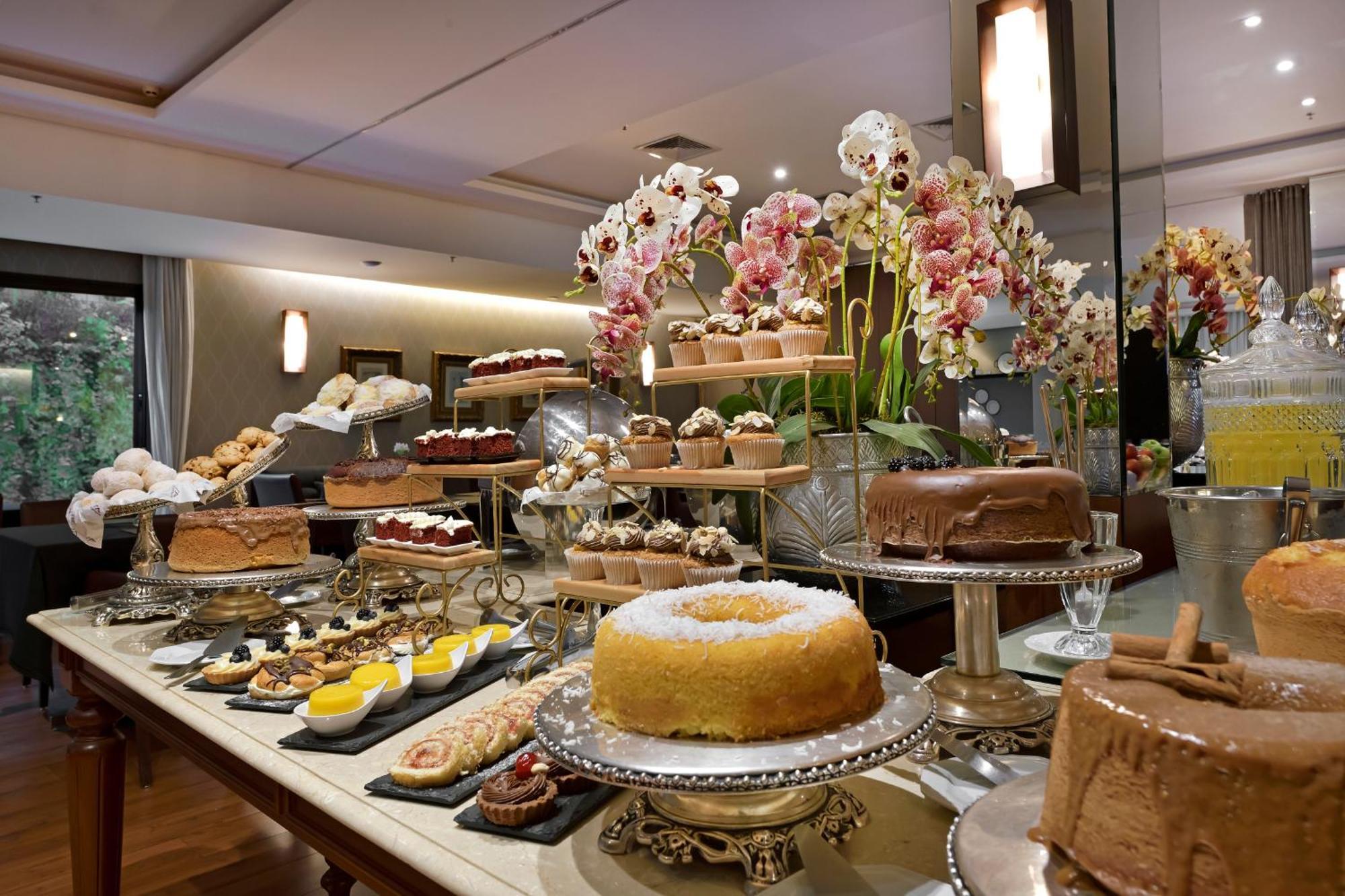 Hotel Mont Blanc Premium ฮิเบเราเปรโต ภายนอก รูปภาพ A dessert buffet