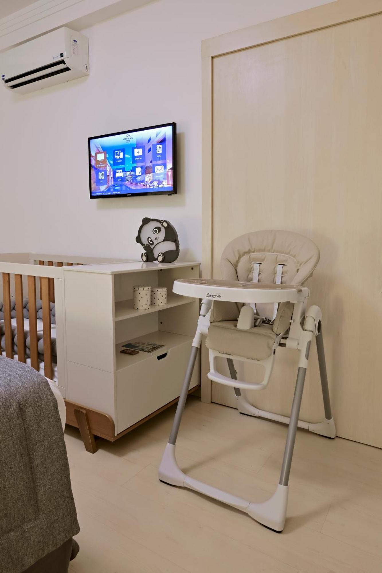 Hotel Mont Blanc Premium ฮิเบเราเปรโต ห้อง รูปภาพ A high chair