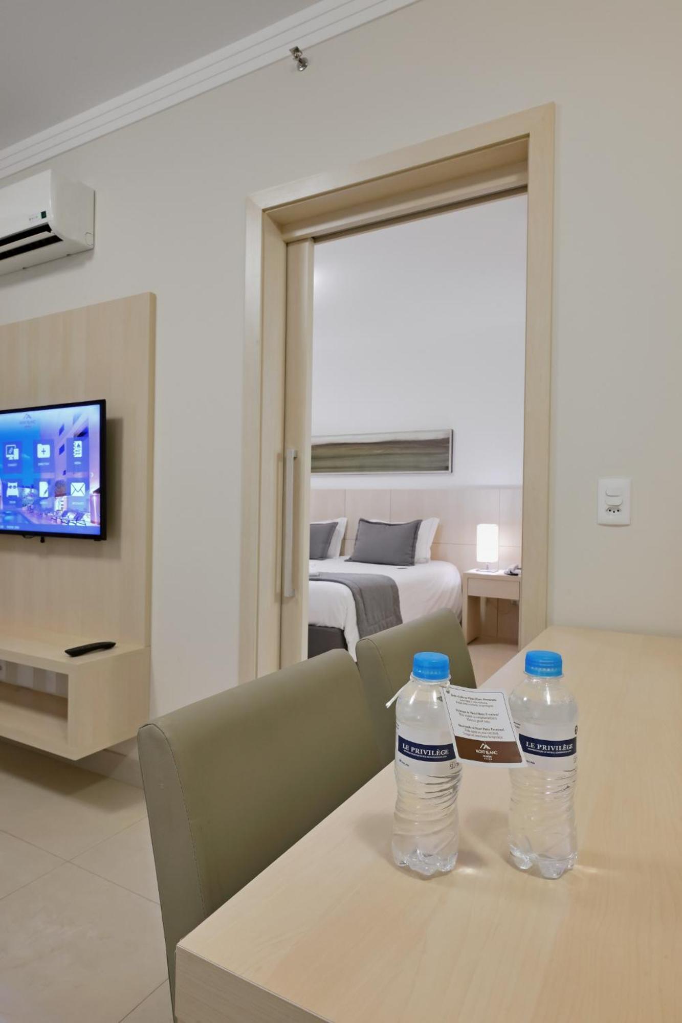 Hotel Mont Blanc Premium ฮิเบเราเปรโต ห้อง รูปภาพ A room at the hotel