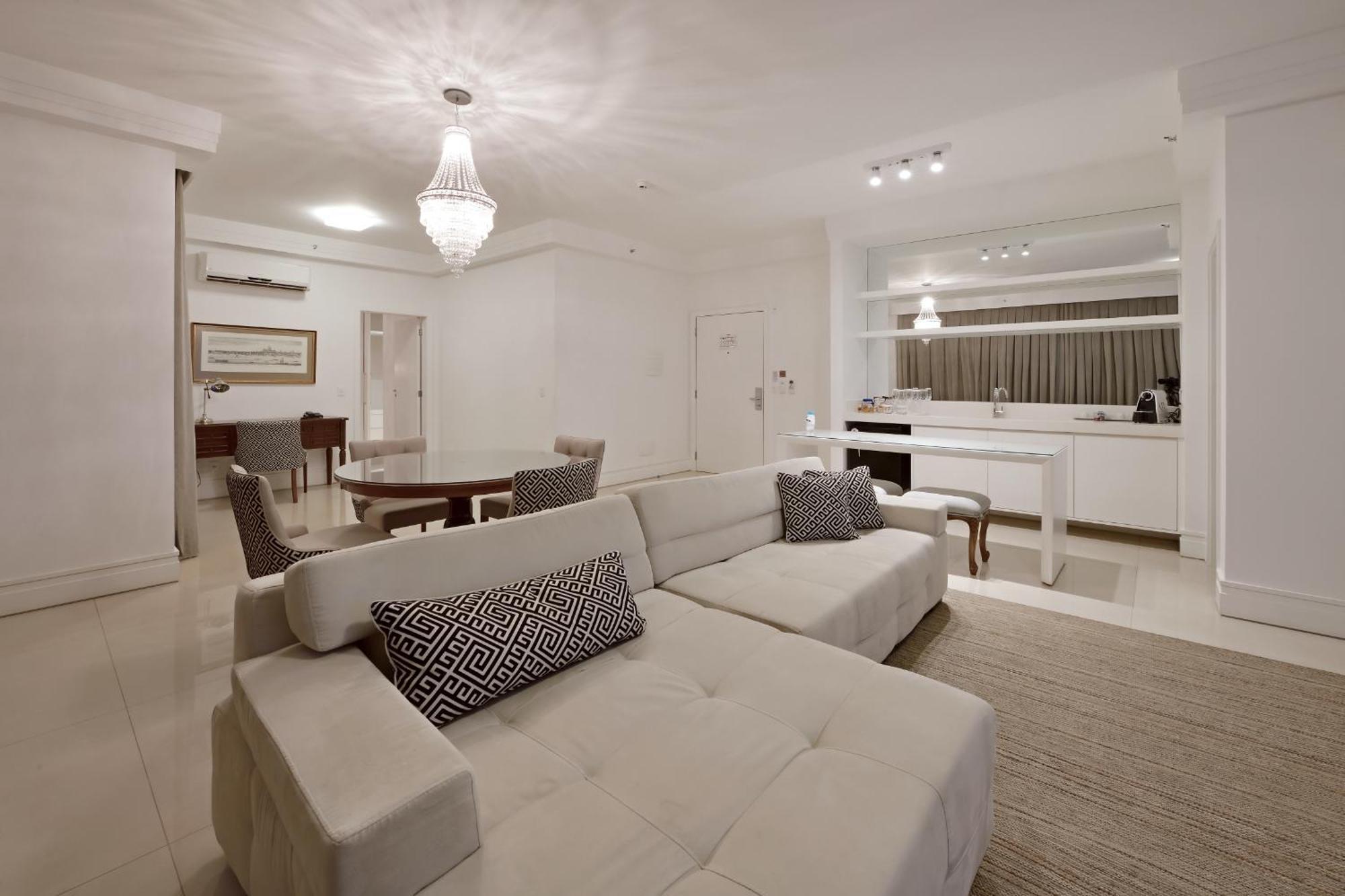 Hotel Mont Blanc Premium ฮิเบเราเปรโต ห้อง รูปภาพ A living room in a condominium