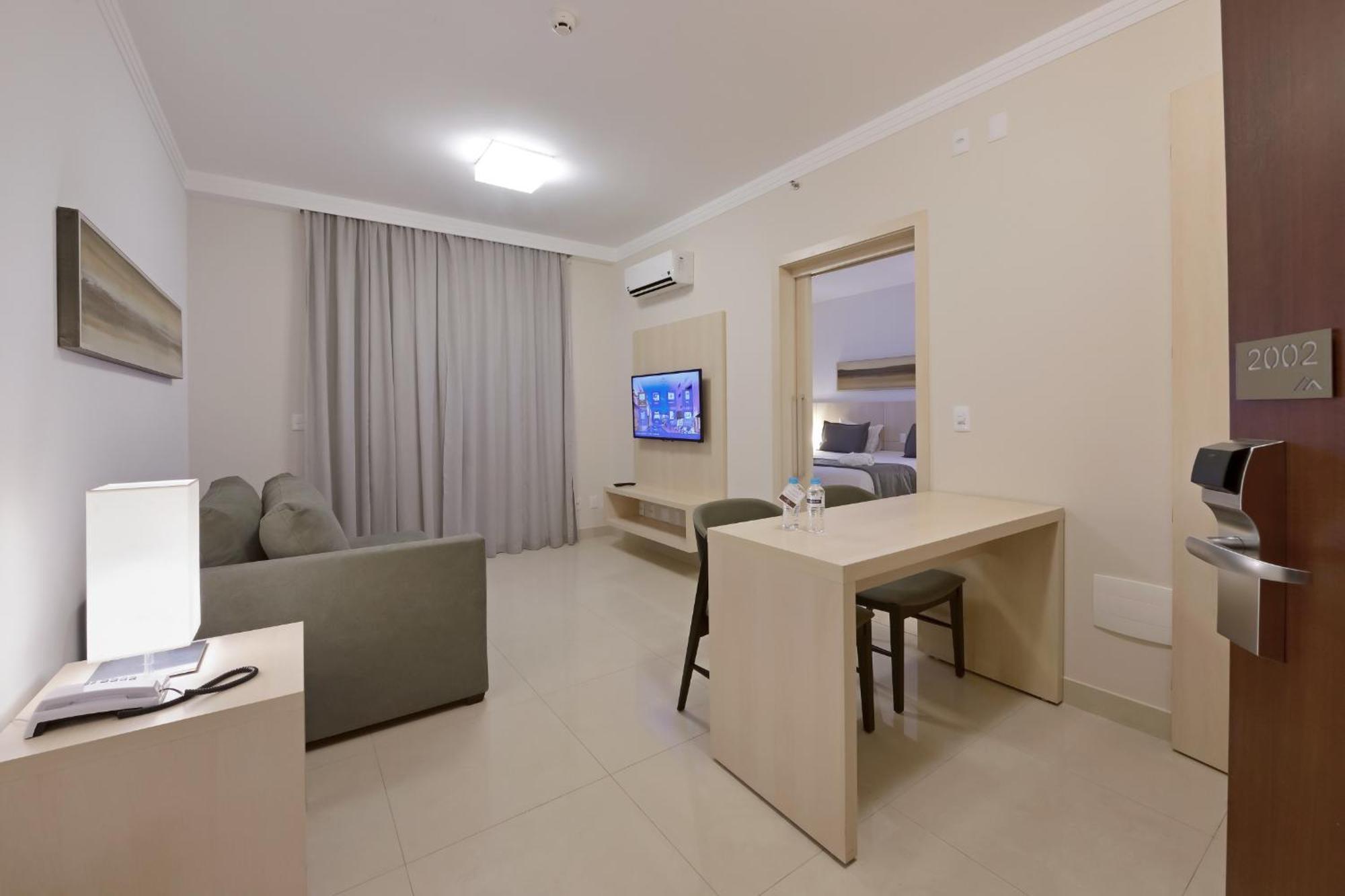 Hotel Mont Blanc Premium ฮิเบเราเปรโต ห้อง รูปภาพ A typical one-bedroom apartment