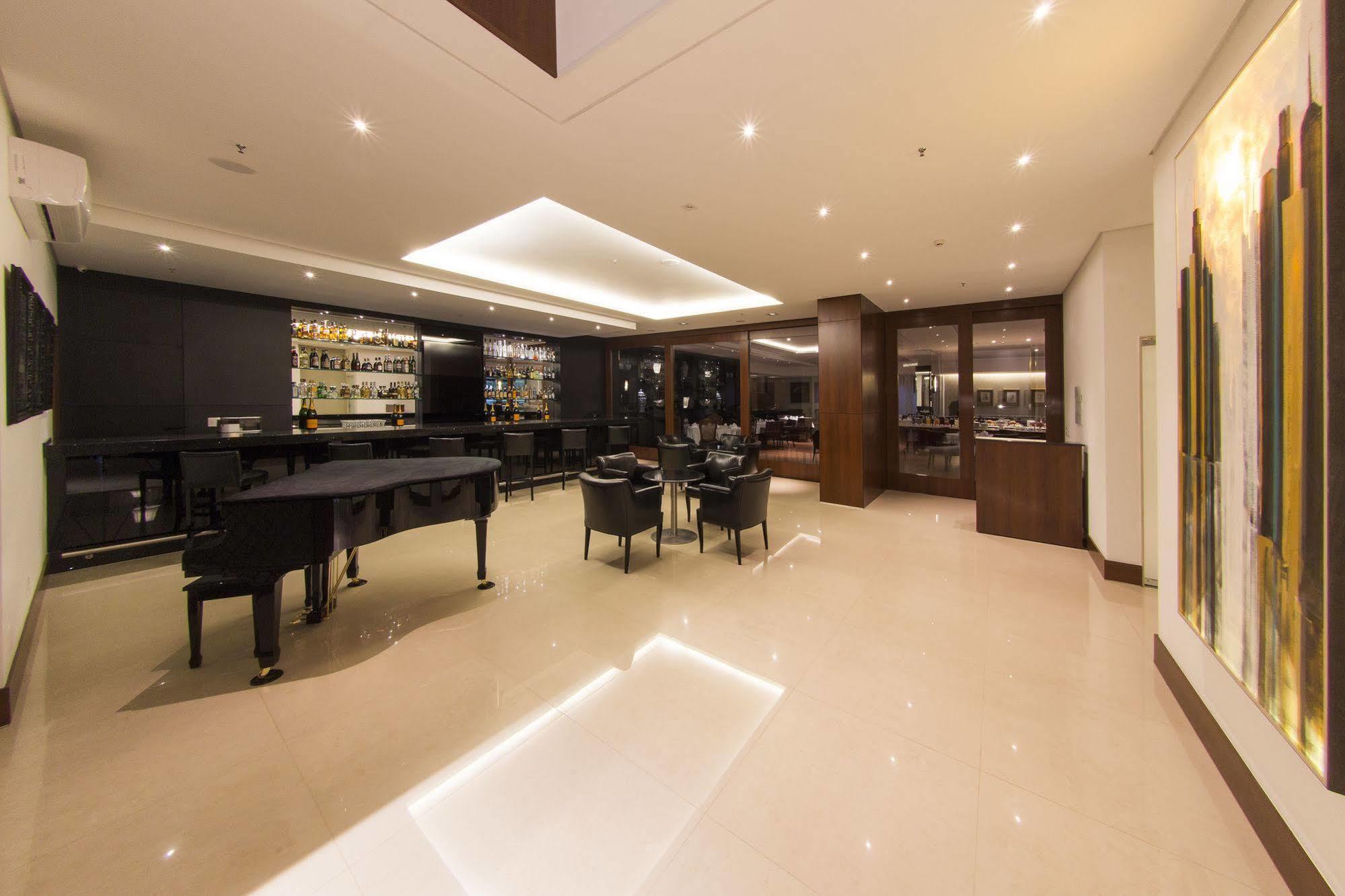 Hotel Mont Blanc Premium ฮิเบเราเปรโต ภายนอก รูปภาพ The interior of the club