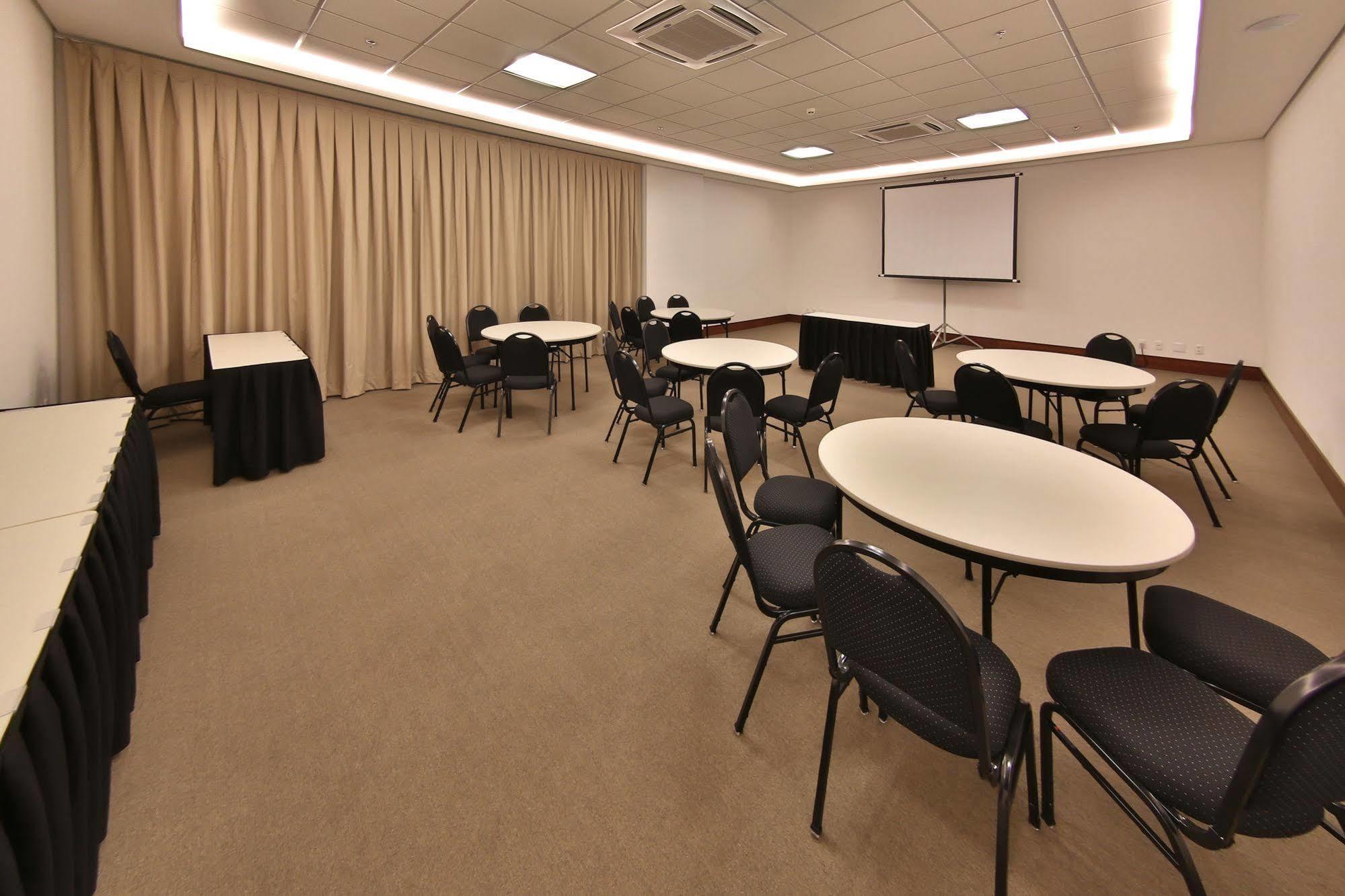 Hotel Mont Blanc Premium ฮิเบเราเปรโต ภายนอก รูปภาพ A meeting room at the National Library of the Netherlands
